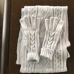 Gloves/Scarf Set